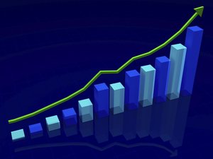 对抗训练的标准化与个性化平衡
